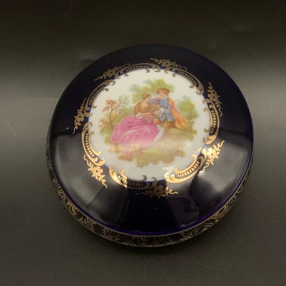 Limoges Castel France Blue Porcelain 22K Gold Trinket Box Courting Couple Vtg - Picture 2 of 11